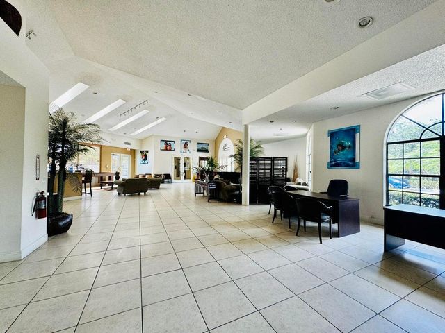 1541 Windorah Way E, West Palm Beach, FL 33411