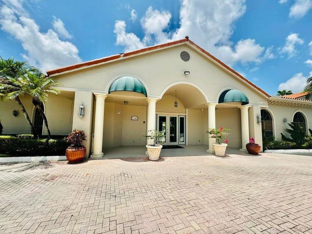 1541 Windorah Way E, West Palm Beach, FL 33411