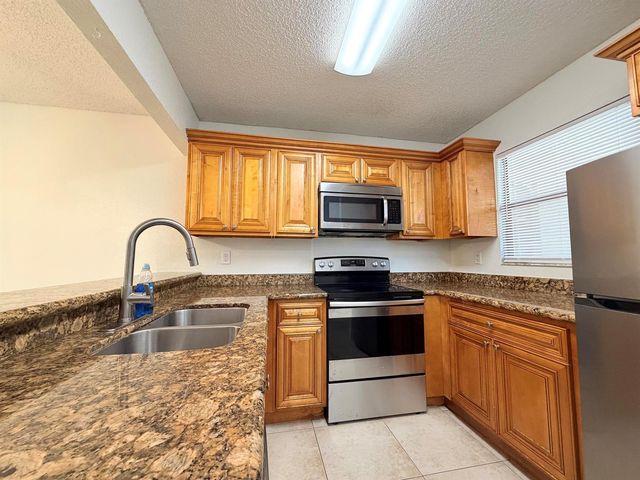 1541 Windorah Way E, West Palm Beach, FL 33411