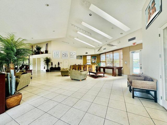 1541 Windorah Way E, West Palm Beach, FL 33411