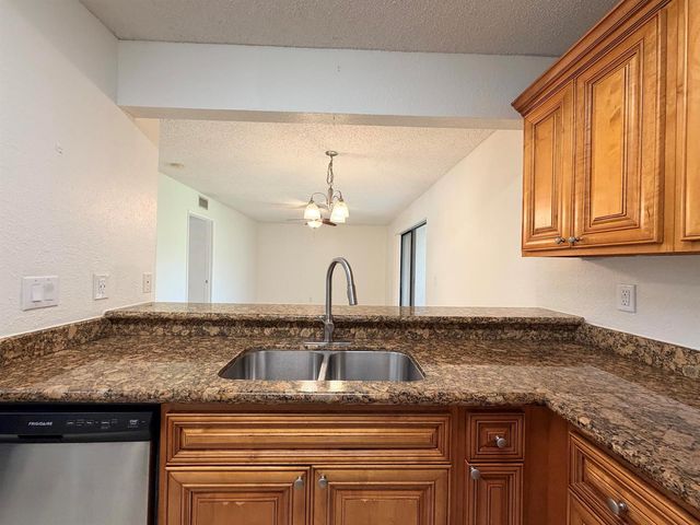 1541 Windorah Way E, West Palm Beach, FL 33411