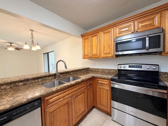 1541 Windorah Way E, West Palm Beach, FL 33411