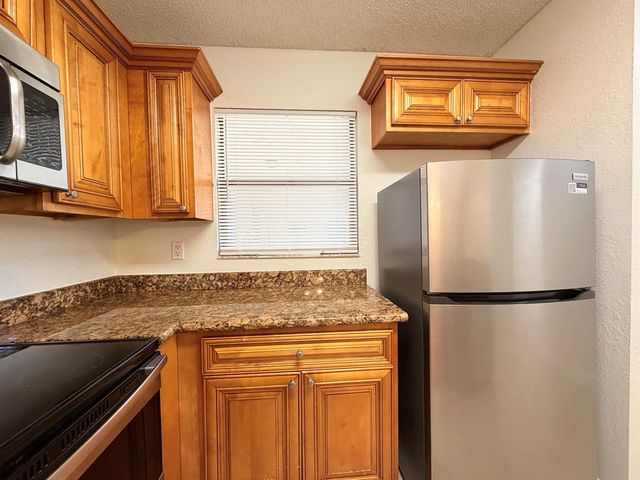 1541 Windorah Way E, West Palm Beach, FL 33411