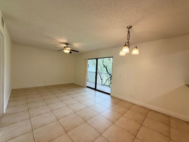 1541 Windorah Way E, West Palm Beach, FL 33411