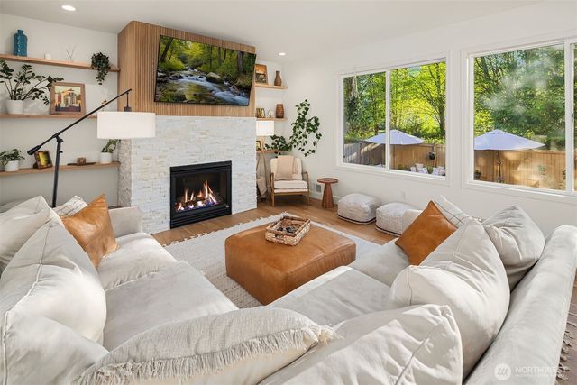 915 Snoqualm Place, North Bend, WA 98045