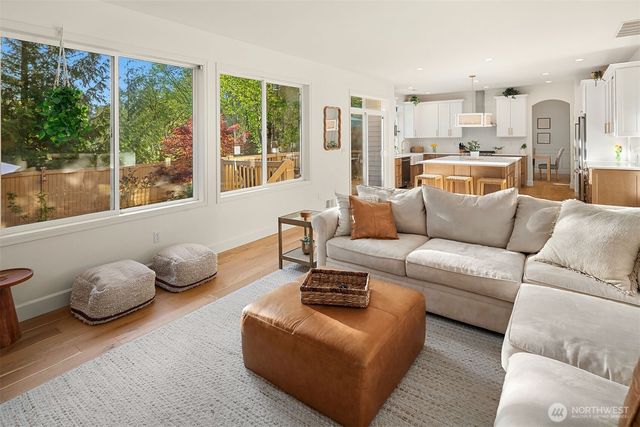 915 Snoqualm Place, North Bend, WA 98045