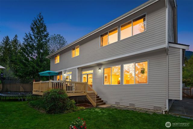 915 Snoqualm Place, North Bend, WA 98045