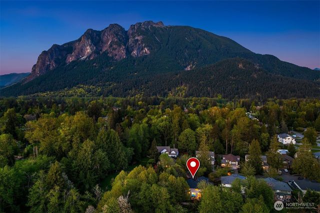 915 Snoqualm Place, North Bend, WA 98045