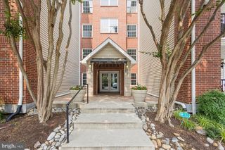 3315 WYNDHAM CIR #2230, Alexandria, VA 22302