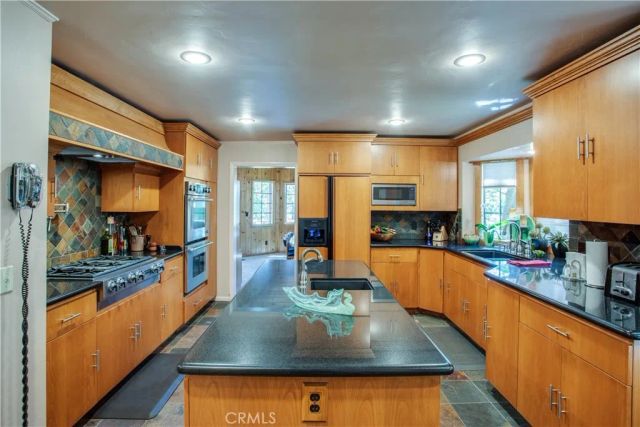 27801 St Bernard, Lake Arrowhead, CA 92352