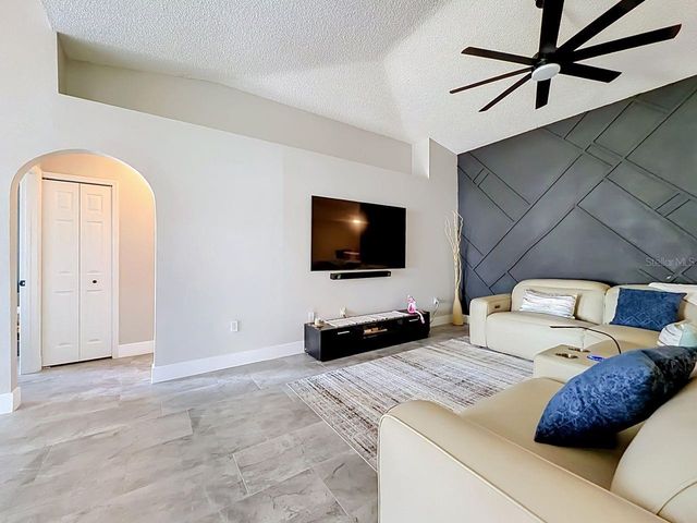 527 DOMINISH ESTATES DRIVE, Apopka, FL 32712
