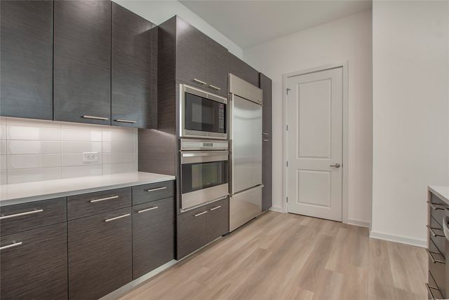 2728 Mckinnon Street 2106, Dallas, TX 75201