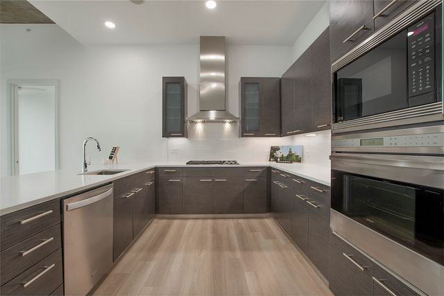 2728 Mckinnon Street 2106, Dallas, TX 75201