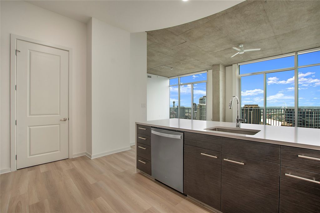 2728 Mckinnon Street 2106, Dallas, TX 75201