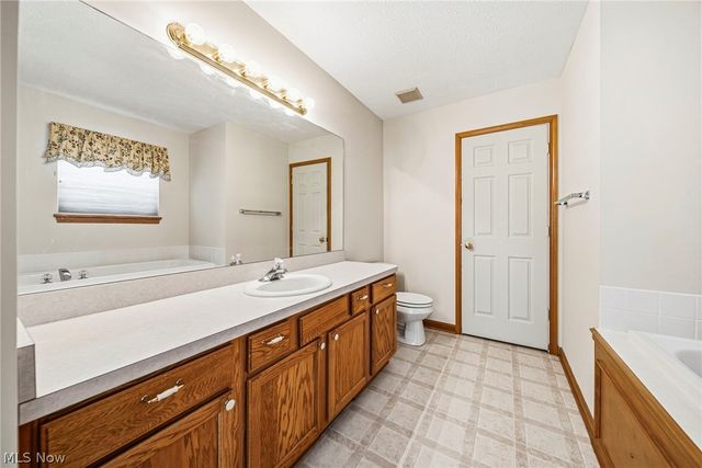 4956 Windsford Circle, North Ridgeville, OH 44039