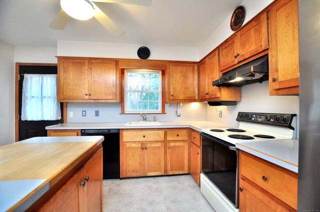 913 Jeremy Swamp Road, Southbury, CT 06488