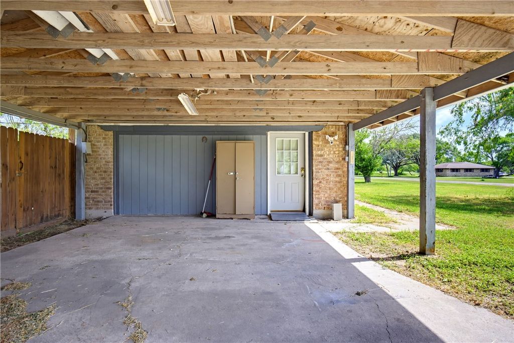 106 Adkins, Refugio, TX 78377 — photo 3