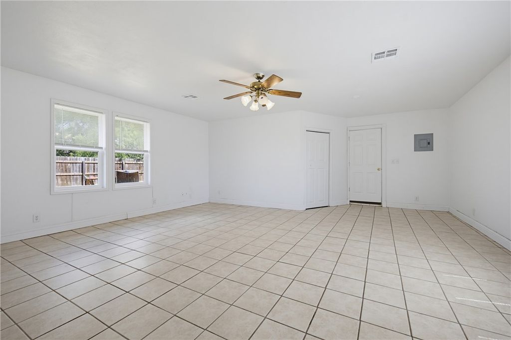 106 Adkins, Refugio, TX 78377 — photo 4