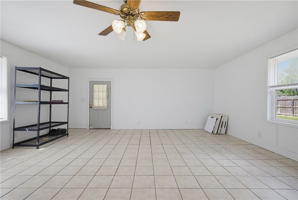 106 Adkins, Refugio, TX 78377 — photo 5