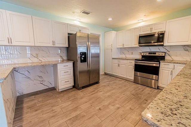 188 NW Broadview Street, Port St. Lucie, FL 34983
