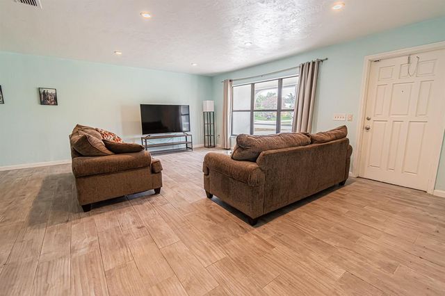 188 NW Broadview Street, Port St. Lucie, FL 34983