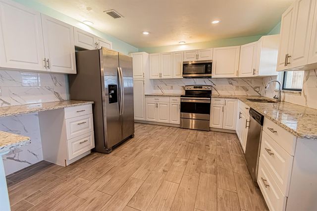 188 NW Broadview Street, Port St. Lucie, FL 34983