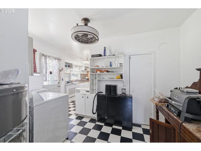 123 ELKAY Dr, Eugene, OR 97404