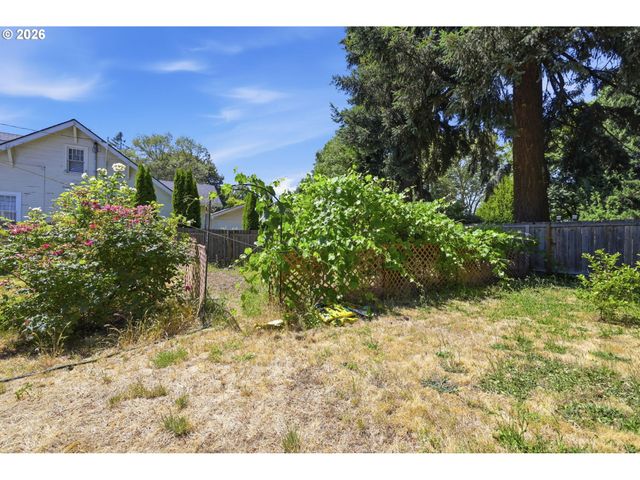 123 ELKAY Dr, Eugene, OR 97404