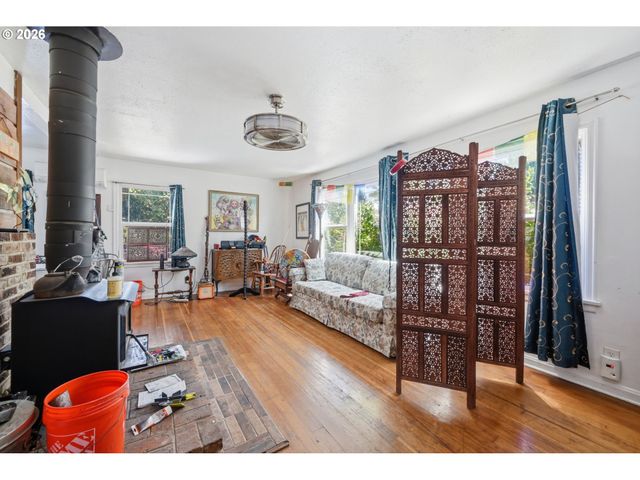 123 ELKAY Dr, Eugene, OR 97404