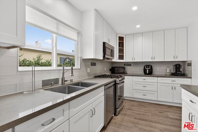 6565 Randi Avenue, Woodland Hills, CA 91303