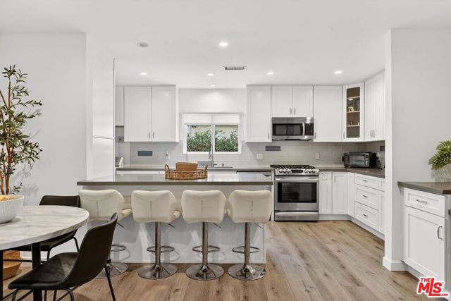 6565 Randi Avenue, Woodland Hills, CA 91303