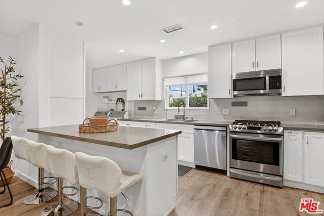 6565 Randi Avenue, Woodland Hills, CA 91303