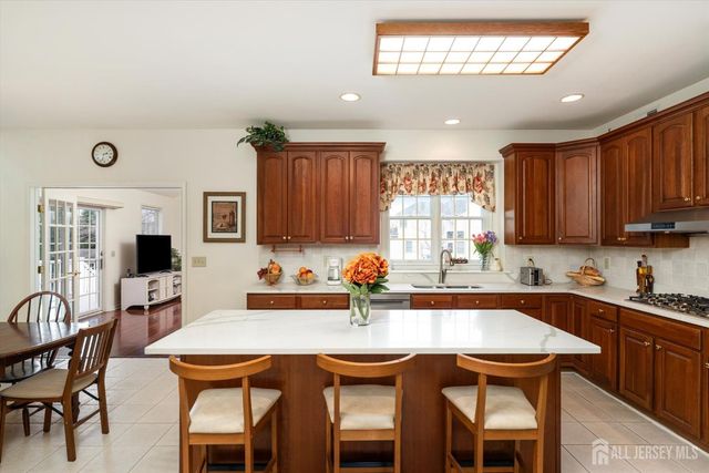 4 Bergen Drive, Cranbury, NJ 08512