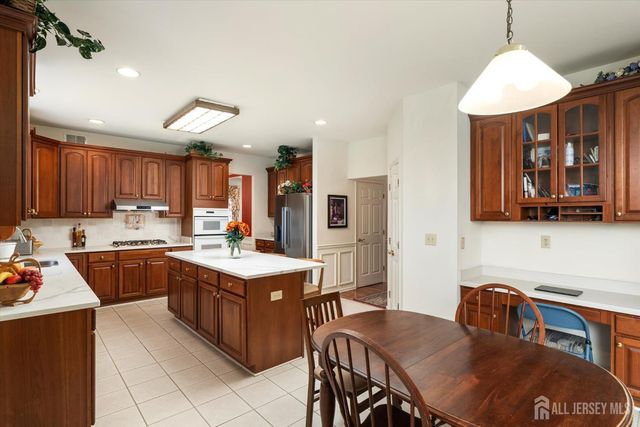 4 Bergen Drive, Cranbury, NJ 08512