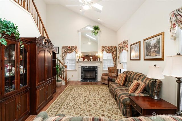 4 Bergen Drive, Cranbury, NJ 08512