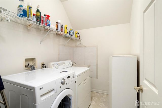 4 Bergen Drive, Cranbury, NJ 08512