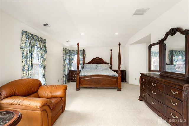 4 Bergen Drive, Cranbury, NJ 08512