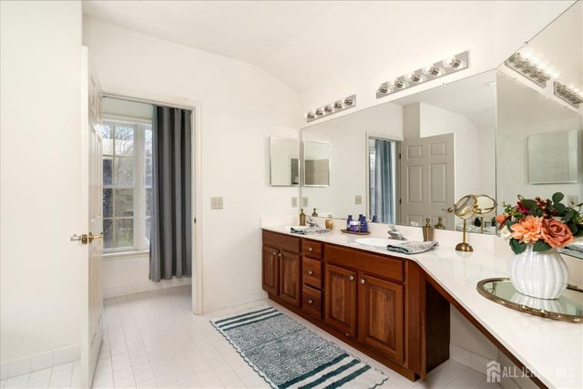 4 Bergen Drive, Cranbury, NJ 08512