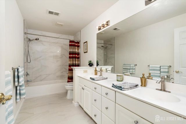 4 Bergen Drive, Cranbury, NJ 08512