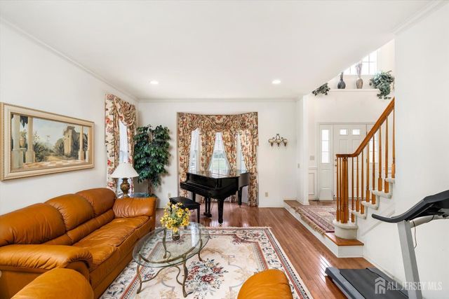 4 Bergen Drive, Cranbury, NJ 08512