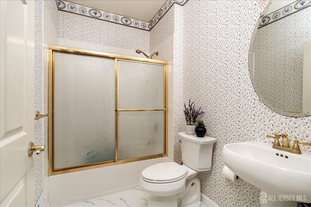 4 Bergen Drive, Cranbury, NJ 08512