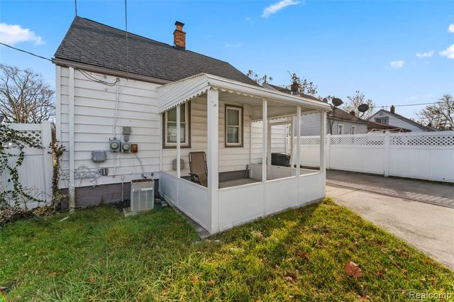 9099 Stout Street, Detroit, MI 48228