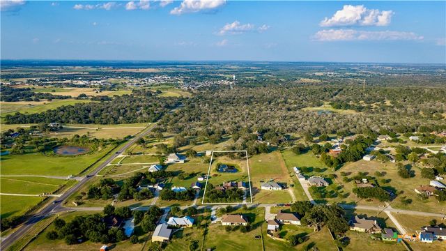 1413 Country Hills Drive, La Vernia, TX 78121