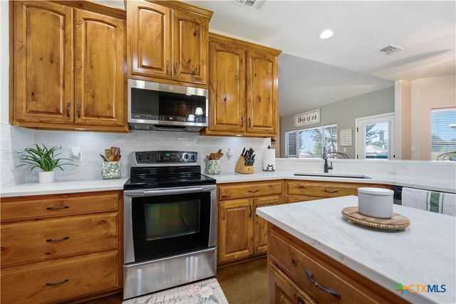 1413 Country Hills Drive, La Vernia, TX 78121