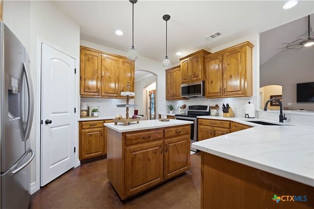 1413 Country Hills Drive, La Vernia, TX 78121