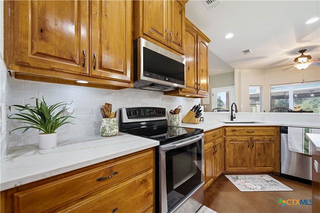 1413 Country Hills Drive, La Vernia, TX 78121