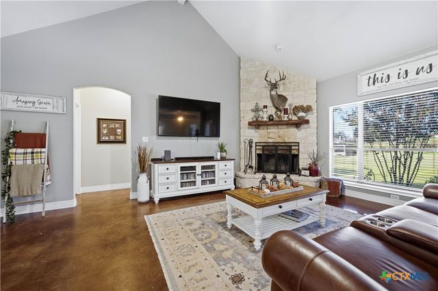 1413 Country Hills Drive, La Vernia, TX 78121