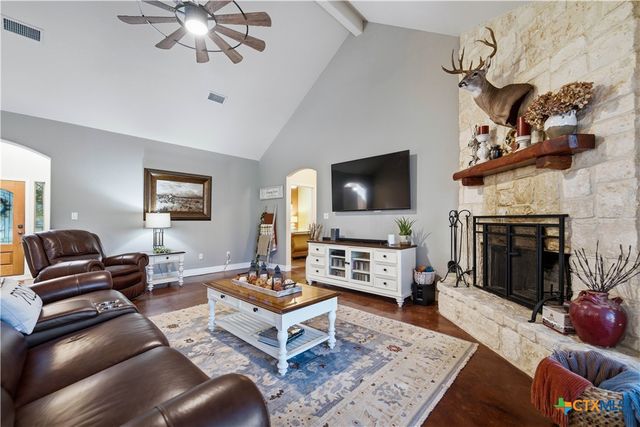 1413 Country Hills Drive, La Vernia, TX 78121