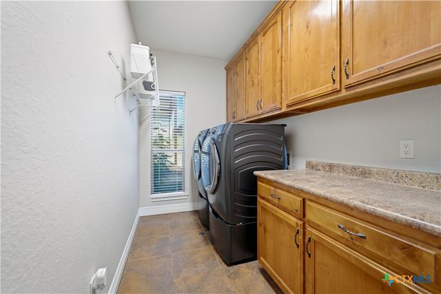 1413 Country Hills Drive, La Vernia, TX 78121