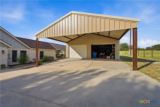 1413 Country Hills Drive, La Vernia, TX 78121